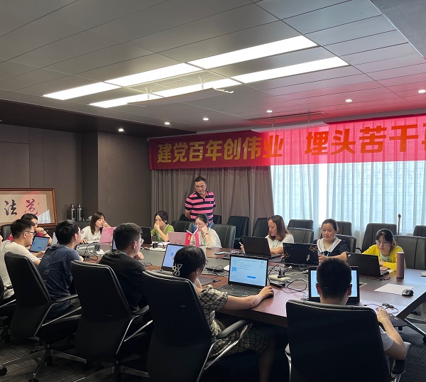 余红兵-调小.jpg